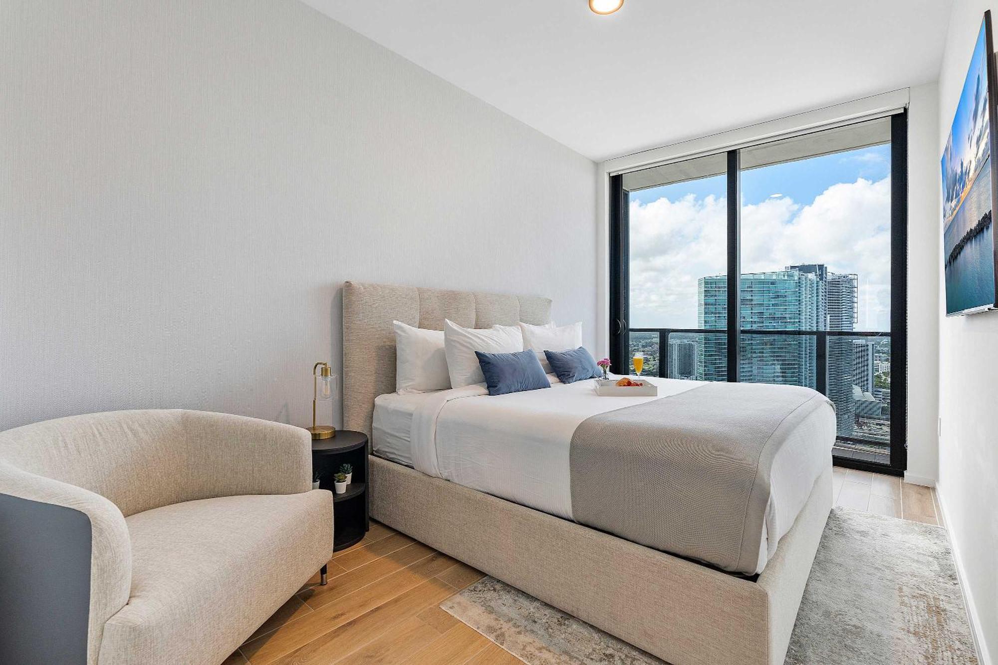 Mvr - #1 In - The Reviews Say Yes Miami