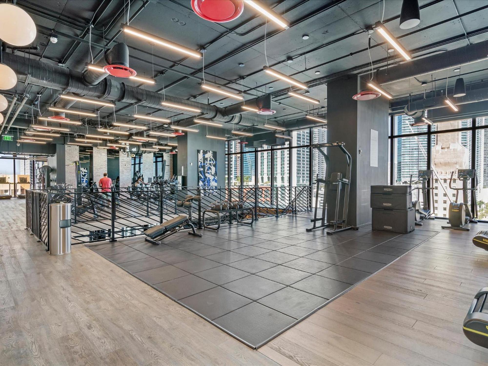 Mvr - #1 In - The Reviews Say Yes Miami
